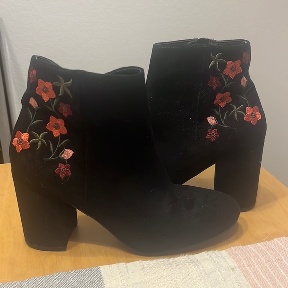 Embroidered ankle booties - Picture 1 of 1